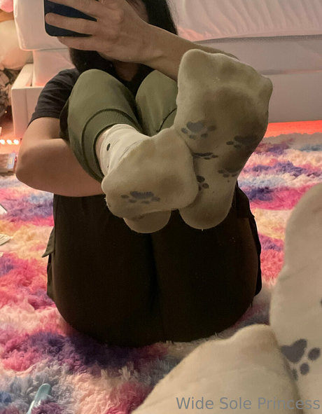 leahsprettyfeet naked actress archive