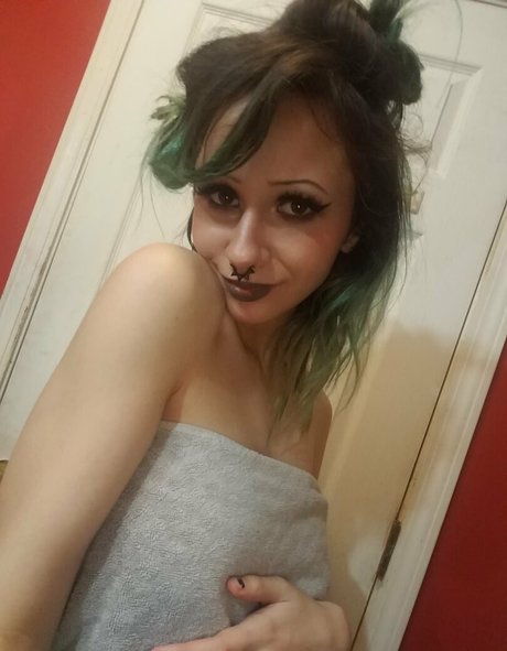 anarchomilk model free pics