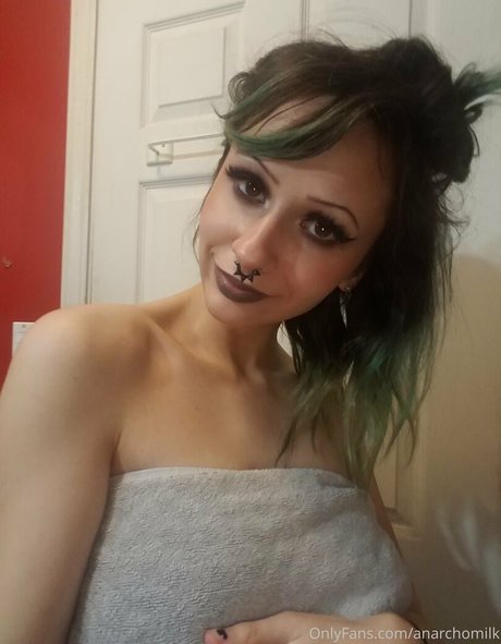 anarchomilk model erotic picture