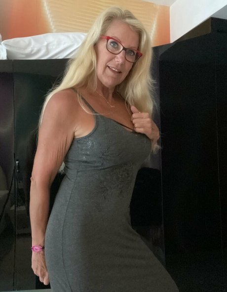 fitcougar50 beautiful model photo