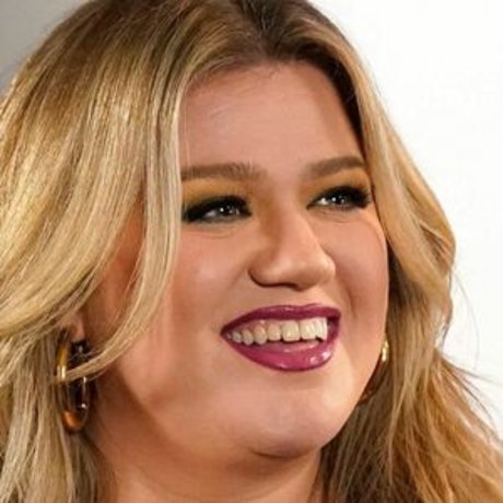 Kelly Clarkson model nude photo