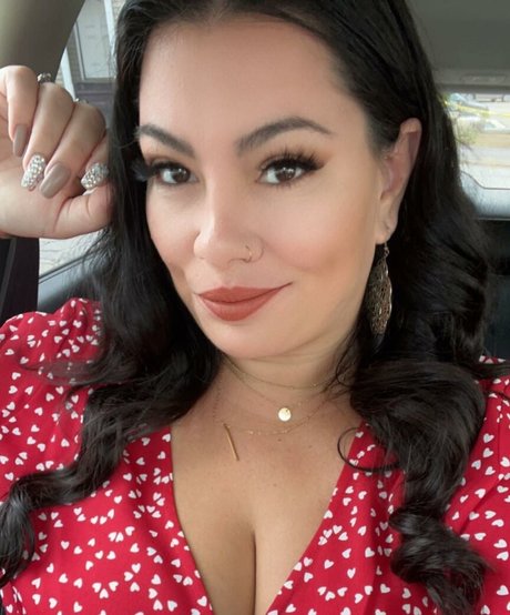 big tits brunette onlyfans naked images