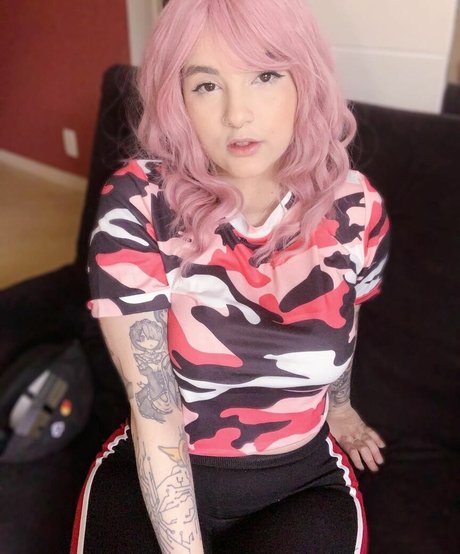 Riyuuka naked pornstar picture