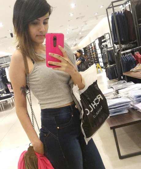 Riyuuka model sexy images