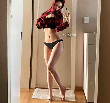 slowswan exclusive model pic