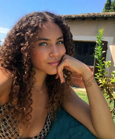 Illana Barry star naked pictures