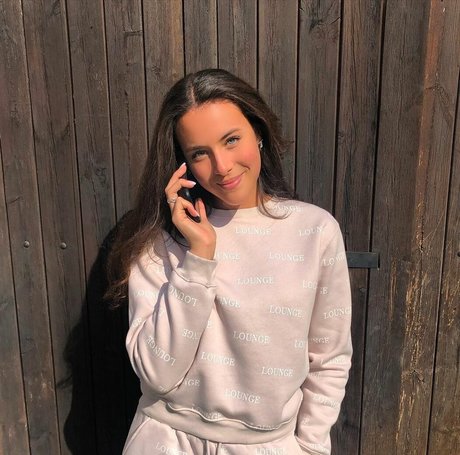 Illana Barry top actress pics