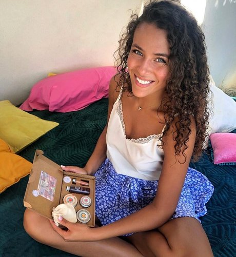 Illana Barry pornstar sexy photo