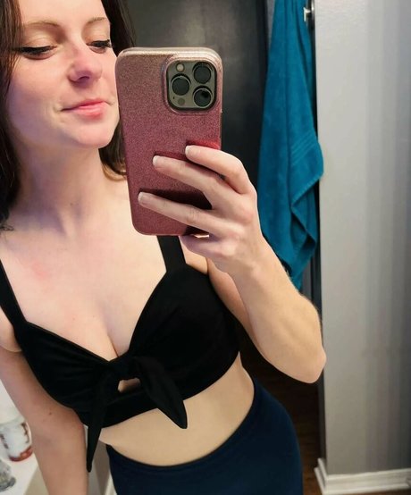 MudslinginTrainwreckVIP erotic model photos