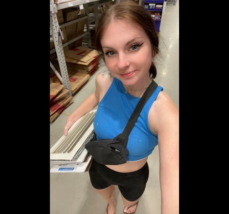 MudslinginTrainwreckVIP erotic actress photo