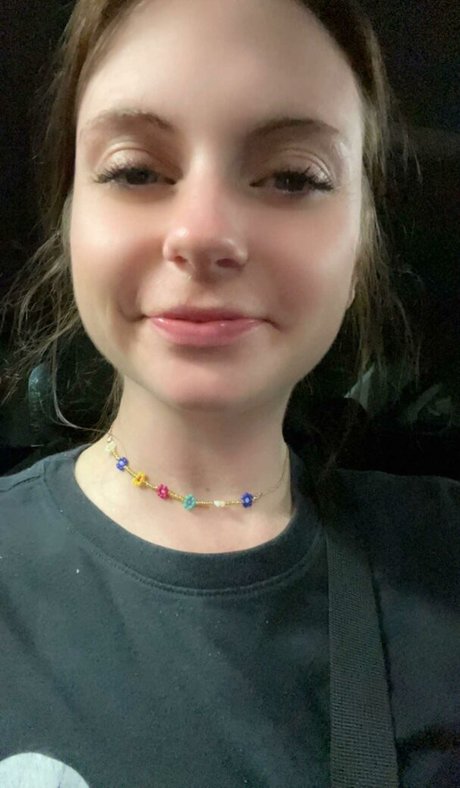 MudslinginTrainwreckVIP naked star image