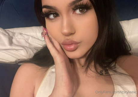 itsazaleaxo exclusive pornstar galleries