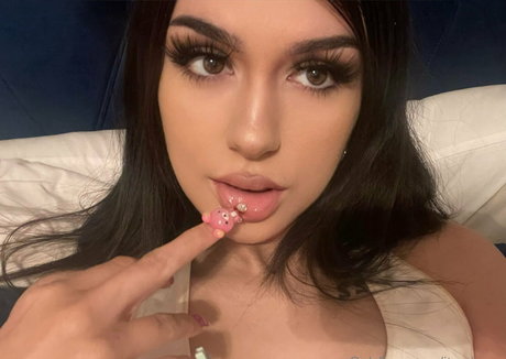 itsazaleaxo model nudes img