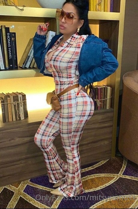 mitsyramosx model beautiful pics