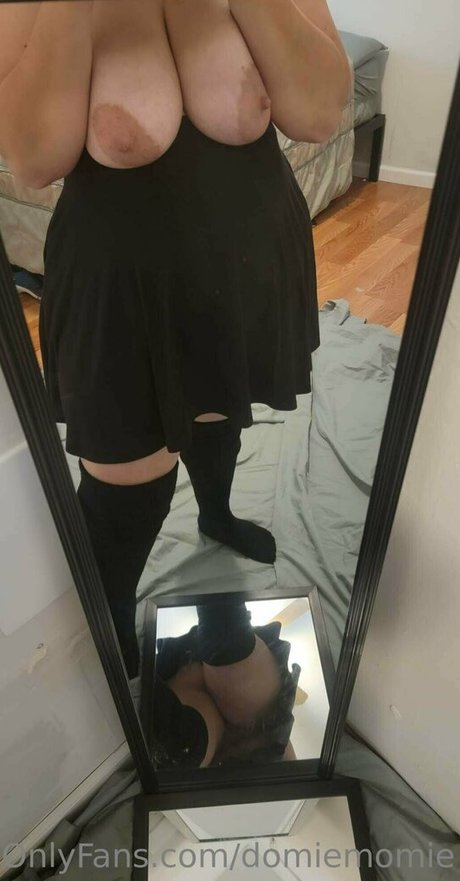 domiemomie model naked images