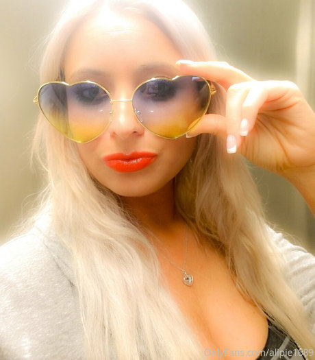 busty bbw onlyfans hot nude photos