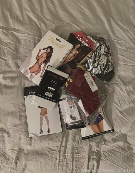 simoniliciousxxx model naked pictures