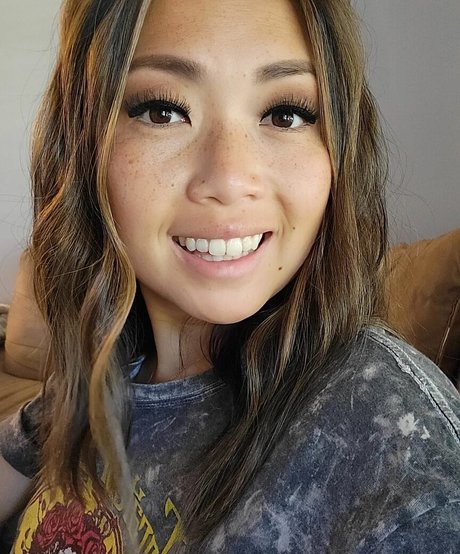 Miss Jee Yung pornstar exclusive photos