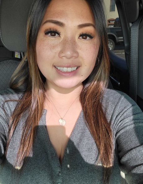 Miss Jee Yung xxx pornstar pictures