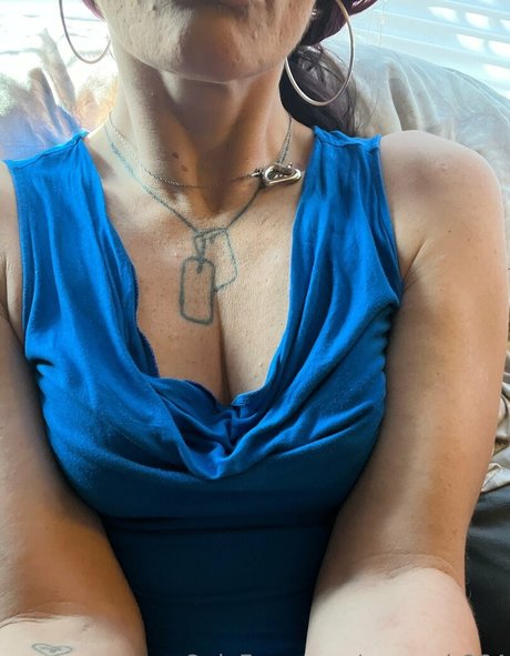 queen b864 adult actress img