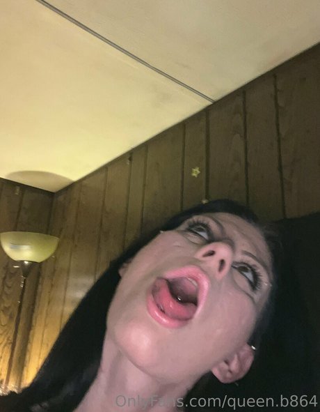 queen b864 Profile Photo