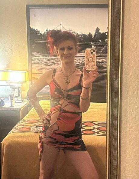 shemale outdoor onlyfans nudes image