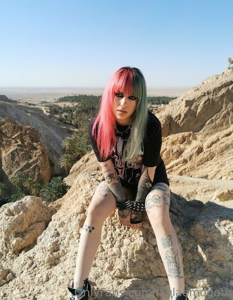 laylaemogoth star naked pictures