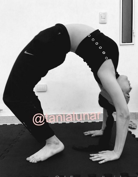 tanialunar naked model pics