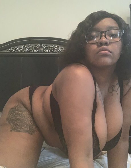 thickkbeauty model exclusive image
