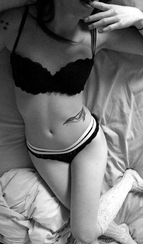 lilyevansfree porn model img