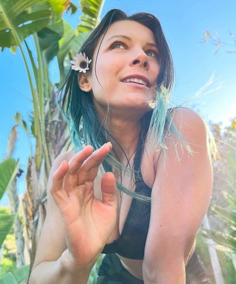 Kora Raw nude actress pic