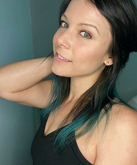 Kora Raw beautiful model pics