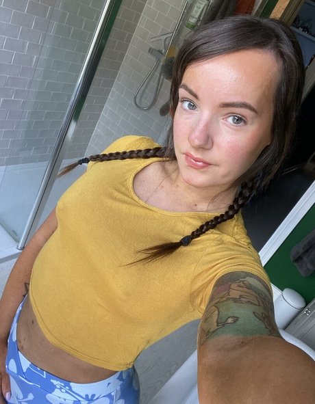 Maisey Brooks top star images