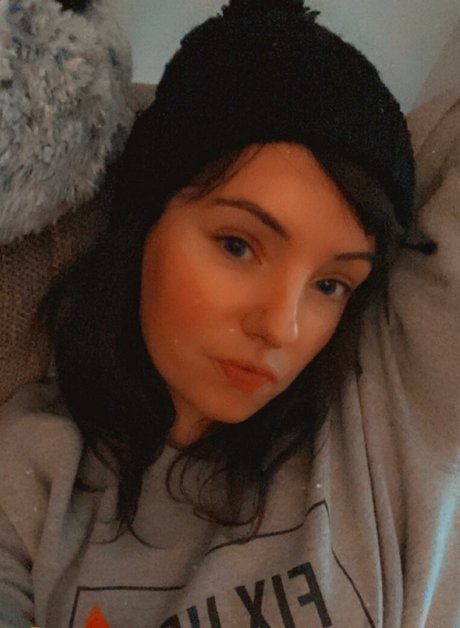 Maisey Brooks star art pics