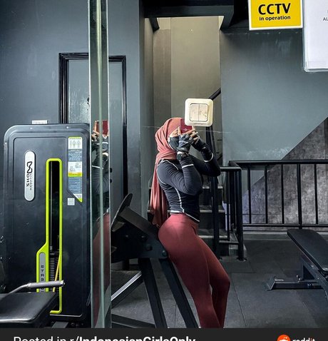 oklinfia adult actress photos