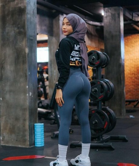 oklinfia porn model image