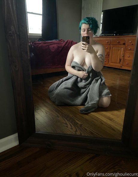 ghouliecunt model erotic pics