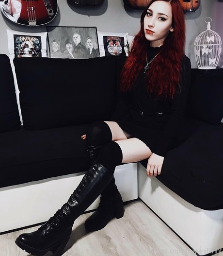 freyanillinht naked model photos