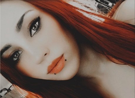 freyanillinht pretty pornstar image