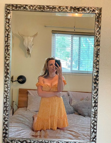 leeloo luv pornographic star photo