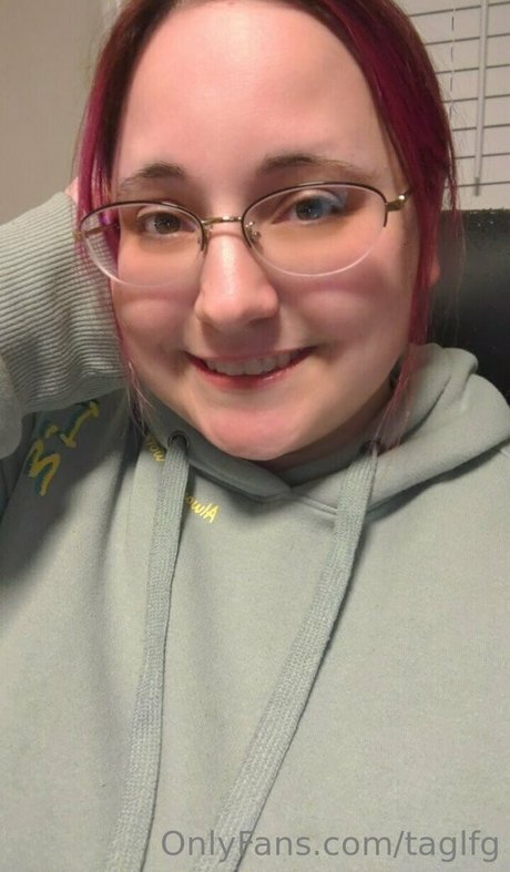 taglfg hot actress picture