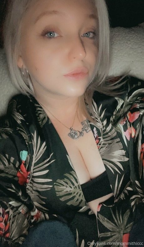 mommithiccc erotic star pics