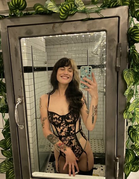 whoreticulture model nude pictures