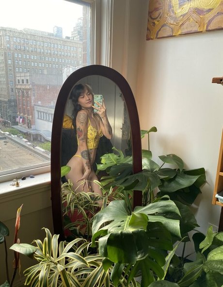 whoreticulture model nude photo