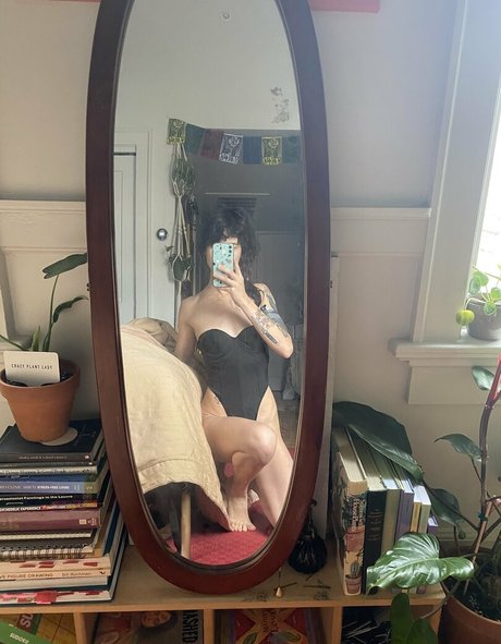 whoreticulture nudes model picture