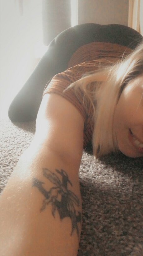 kayy lovee nudes model img