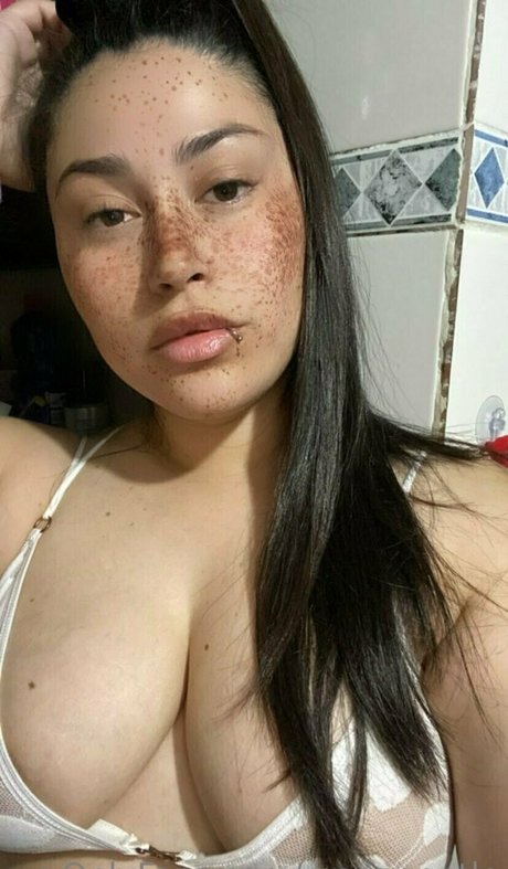 moongentle hot actress photos