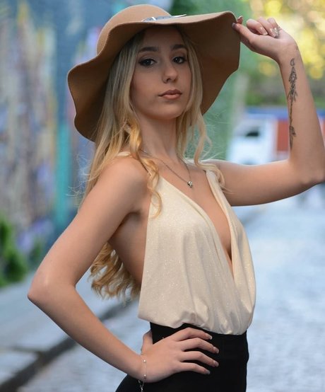 agusdigri star beautiful picture