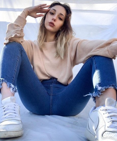 agusdigri model pornographic photos