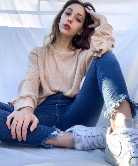 agusdigri art actress pictures